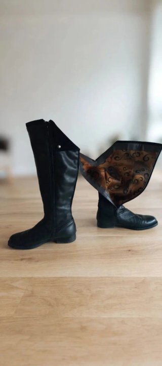 Botas altas de piel negras