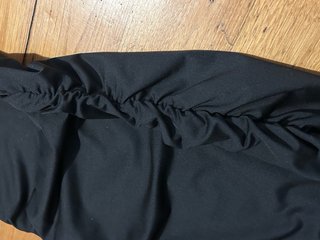 Vestido negro tirantes drapeado