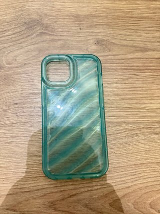 Funda iPhone 13 Morada Translúcida