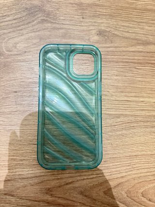 Funda iPhone 13 Morada Translúcida