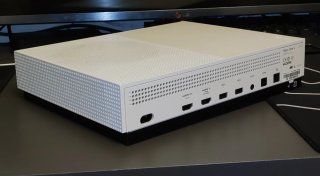 Xbox One S 1TB + 2 mandos + WWE 2K23