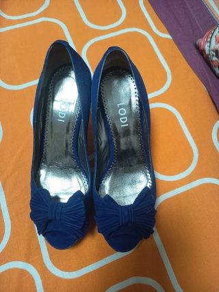 Zapatos de ante azul con lazo,con plataforma.