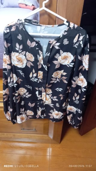 Camisa estampada floral negra