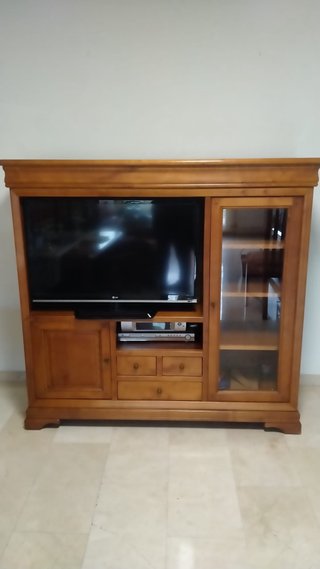 Mueble de salón madera y cristal
