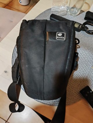 Nikon D3100 + 2 objetivos, 3 baterías y funda