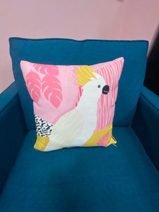 Cojín decorativo con loro