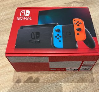 Nintendo Switch azul y roja completa + Funda