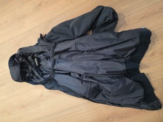 Chaqueta Bomber D&G con Capucha Roja