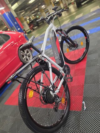 Bicicleta eléctrica con 2 baterías