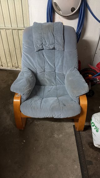 Pareja de sillones de madera y tela en buen estado