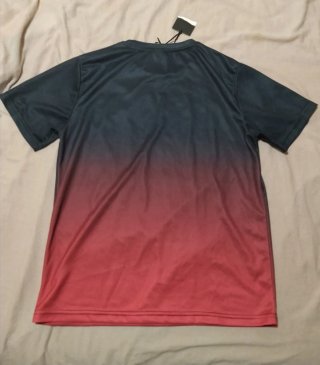 Camiseta Calvin Klein degradado negro-rojo