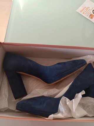 Zapatos de tacón azul marino