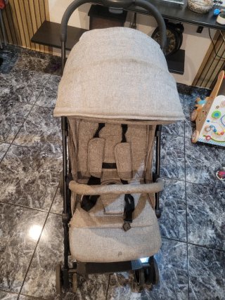 Cochecito de bebé gris