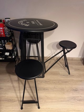 Mesa alta plegable con 4 taburetes