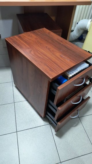 Cajonera de madera con RUEDAS