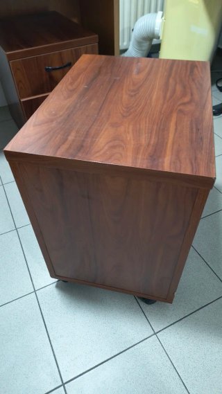 Cajonera de madera con RUEDAS