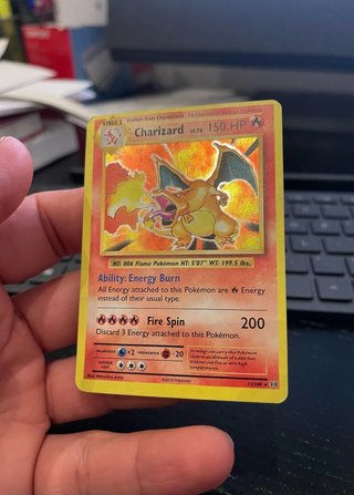 Set de cartas Pokémon Charizard básico 11/108 Holo