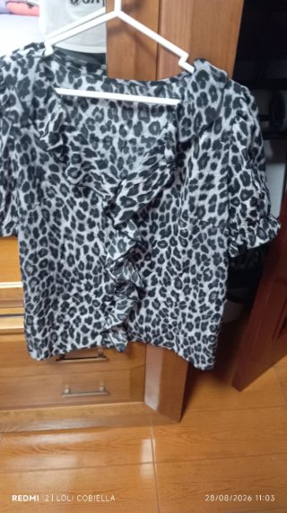 Camisa estampada leopardo con volantes