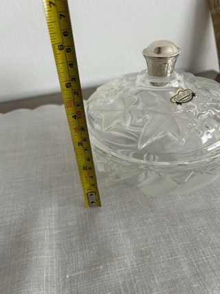 Bombonera Cristal Tapa con elemento de plata.