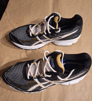 Zapatillas Asics Gel Pulse 4 Negro/Dorado