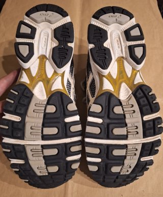 Zapatillas Asics Gel Pulse 4 Negro/Dorado