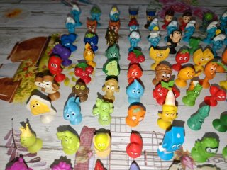 Lotto 100+ Stikeez Star Wars, Marvel, I Puffi