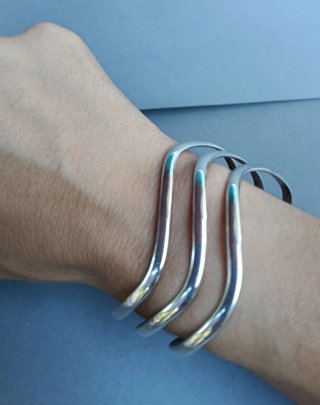Pulsera de plata diseño curvo