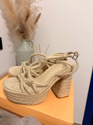 Sandalias esparto cuña beige