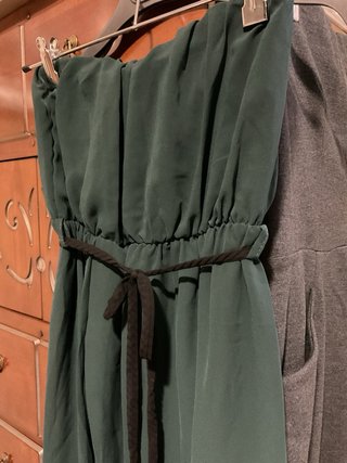 Vestidos strapless gris Mango y verde botella S-M