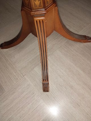 Mesa auxiliar octogonal de madera