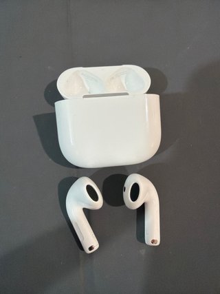 AirPods 4