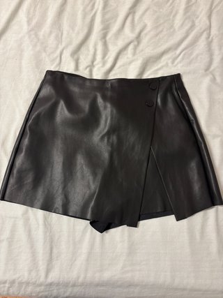 Falda pantalón efecto piel