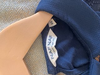 Camiseta azul con cuello Peter Pan