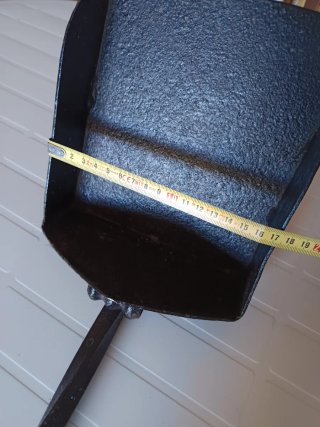 Recogedor de hierro para chimenea