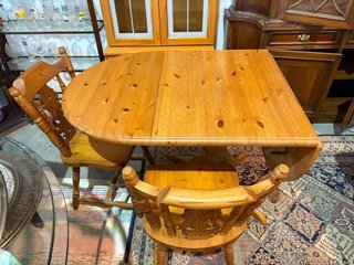 MESA EXTENSIBLE Y 2 SILLAS PROVENZAL