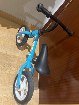 Bicicleta de arrastre infantil azul