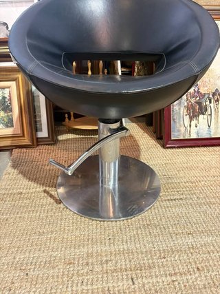 SILLÓN DE PELUQUERÍA NEGRO