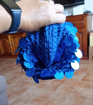 Pochette blu con paillettes