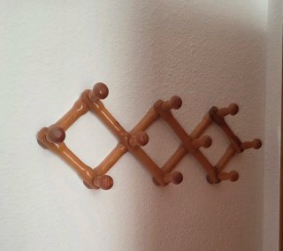 Perchero de madera extensible