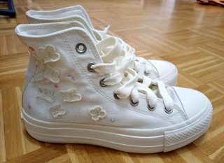 Converse plataforma flores blancas