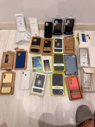 Confezione di custodie per iPhone e altri dispositivi
