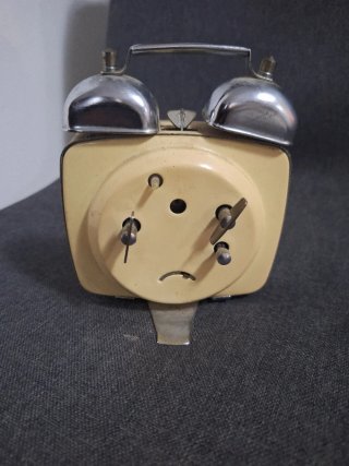 Reloj despertador antiguo de campana