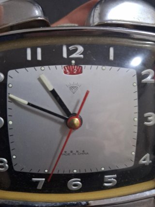 Reloj despertador antiguo de campana