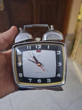 Reloj despertador antiguo de campana