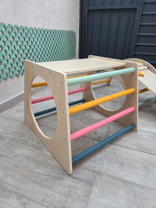 Cubo de escalada y rampa para niños