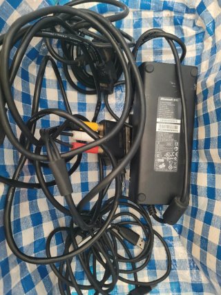 Xbox 360 con Kinect y 2 juegos