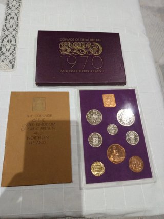 Estuche de monedas con sello