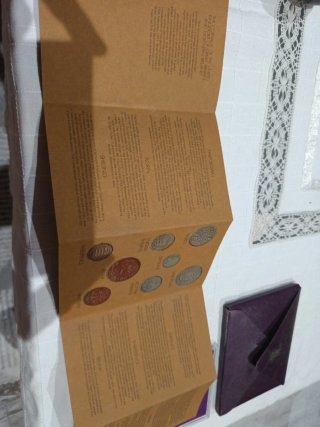 Estuche de monedas con sello