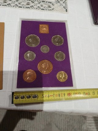 Estuche de monedas con sello