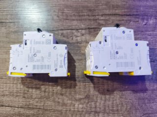 2 Interruptores Magnetotérmicos Schneider